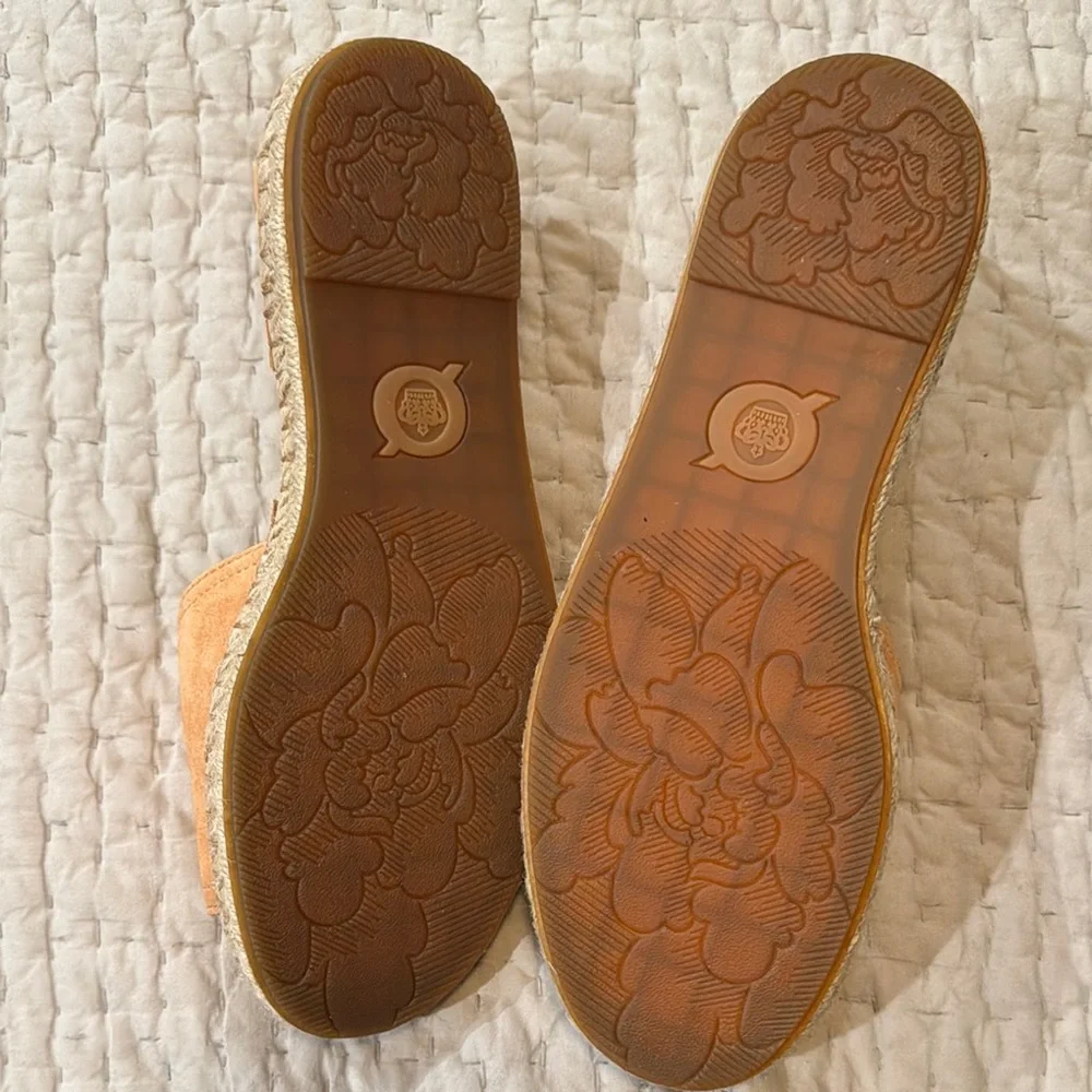 BOC Women's light orange sandal size 7.5 - Picture 2 of 3